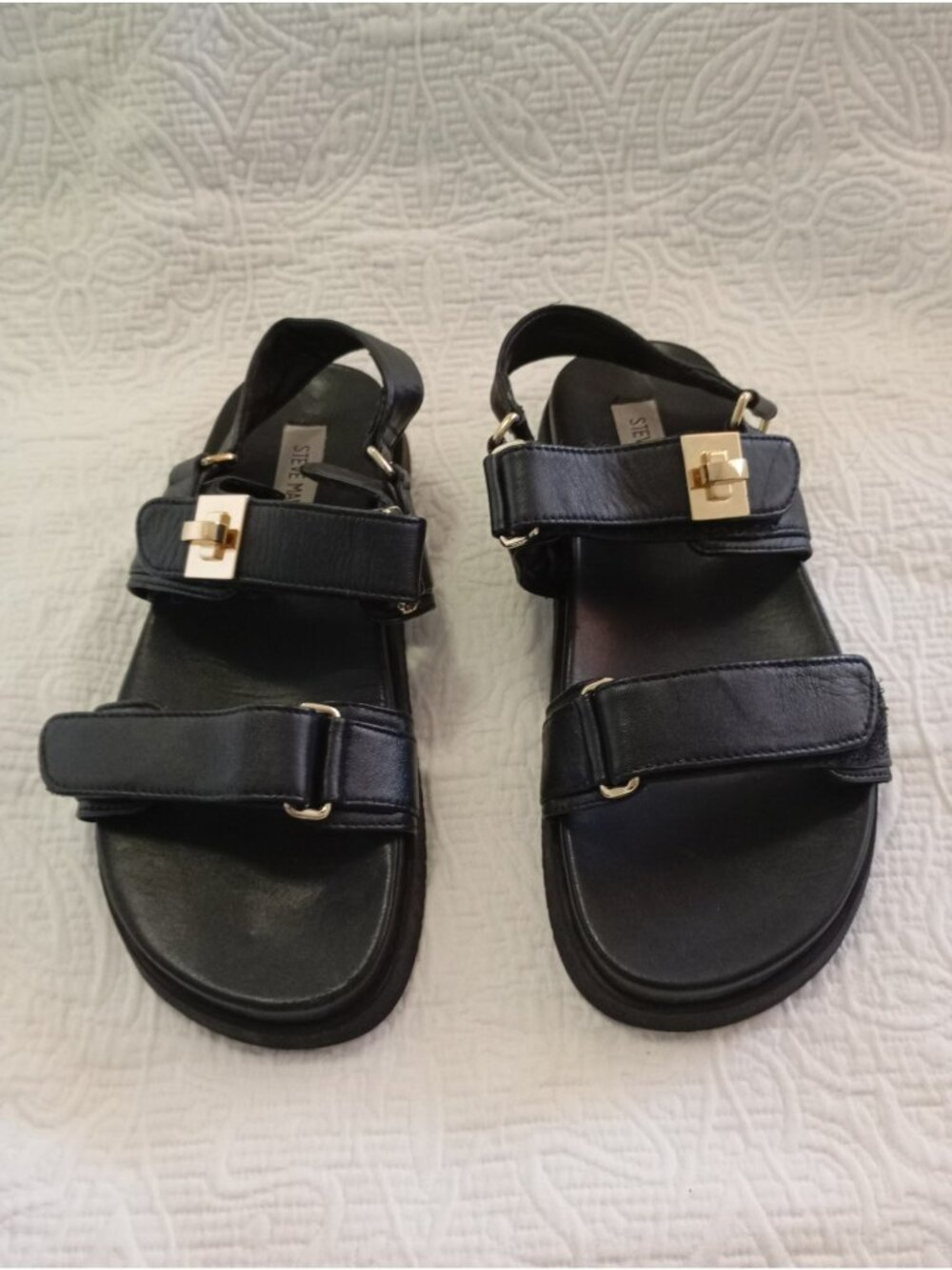Steve Madden Black Leather Sandals With Gold Buckle Accents Sz 7 Platform Straps
